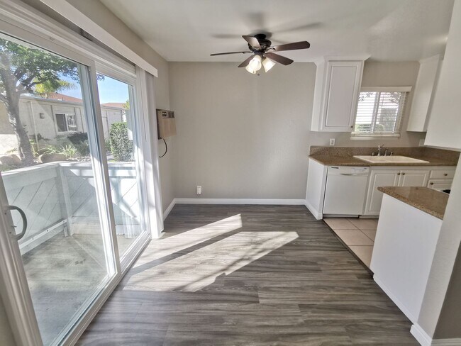 Foto del edificio - 2 bed 1 bath in Mira Mesa