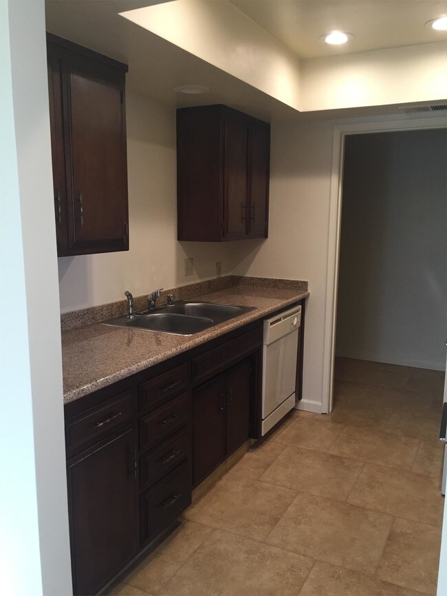 Building Photo - 809 Deseret Way