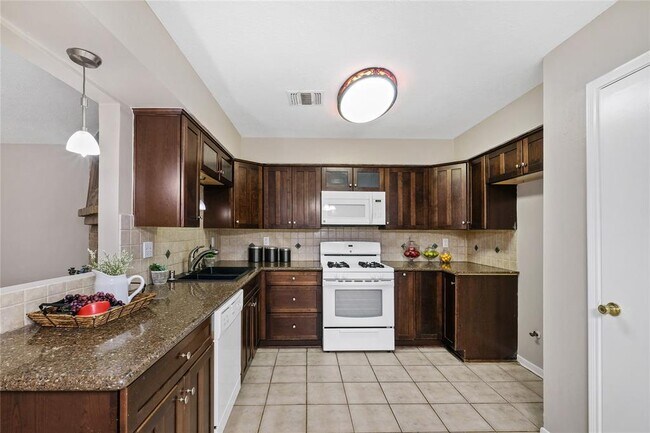 Foto del edificio - 1030 Copper Creek Dr