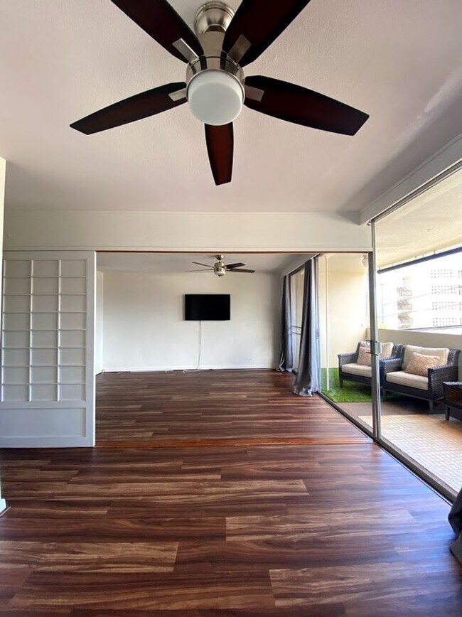 Foto del edificio - Emerson Court, Punchbowl Makiki 2 bedroom 1 ba 1 parking pet negotiable 20 lbs less