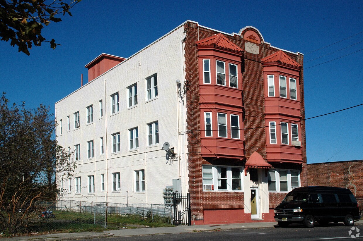 Foto del edificio - 811-813 Baltic Ave