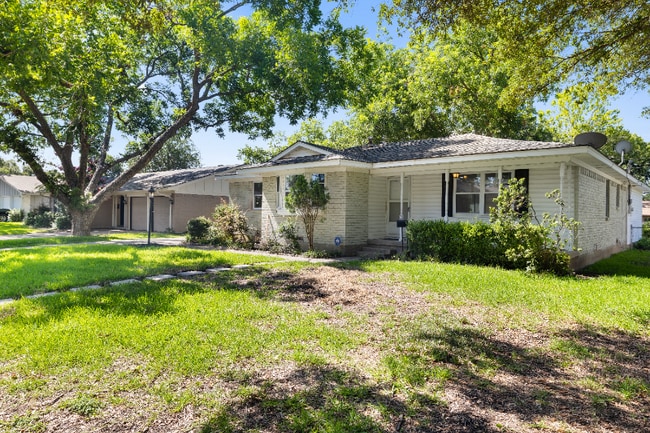 Building Photo - 529 Melrose Dr