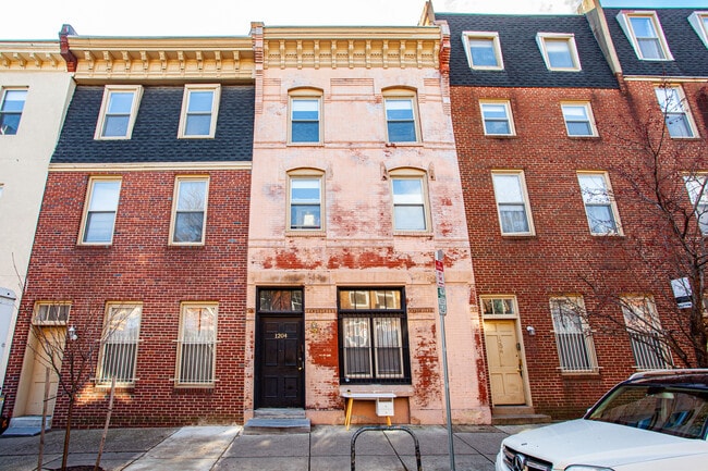 Building Photo - 1204 Pine St