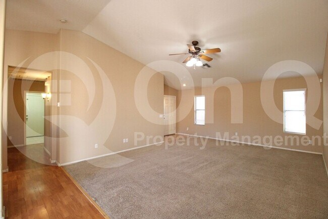 Building Photo - 2900 E Silverbell Rd