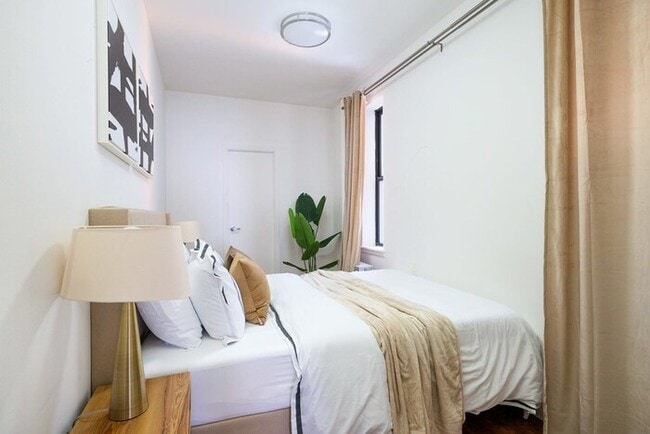 Building Photo - 1288-3RN New Renovated 1 Bedroom in UES