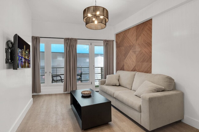 Building Photo - 1036 Ocean Dr