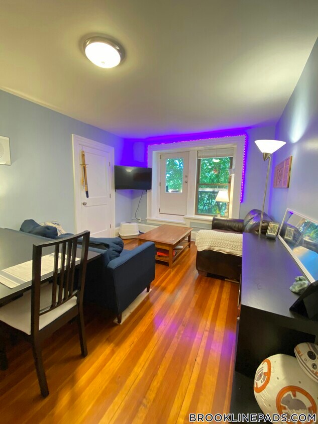 Foto principal - 1463 Beacon St