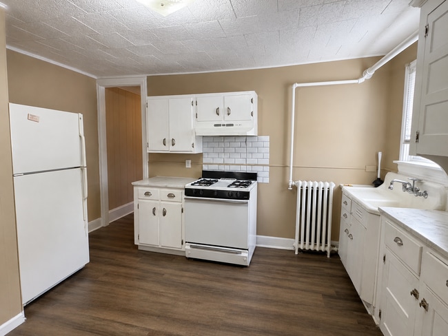 Building Photo - 209 Reno Ave