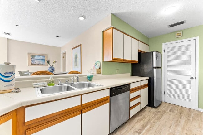 Foto del edificio - 8730 Thomas Dr