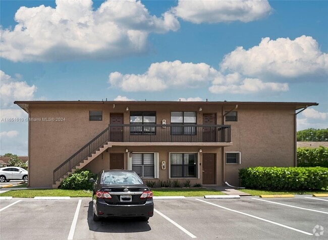 Building Photo - 10041 Winding Lake Rd