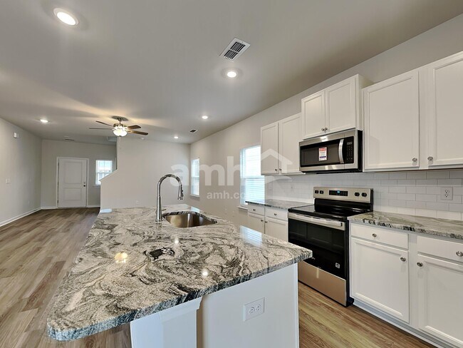 Building Photo - 3240 Emberly Dr