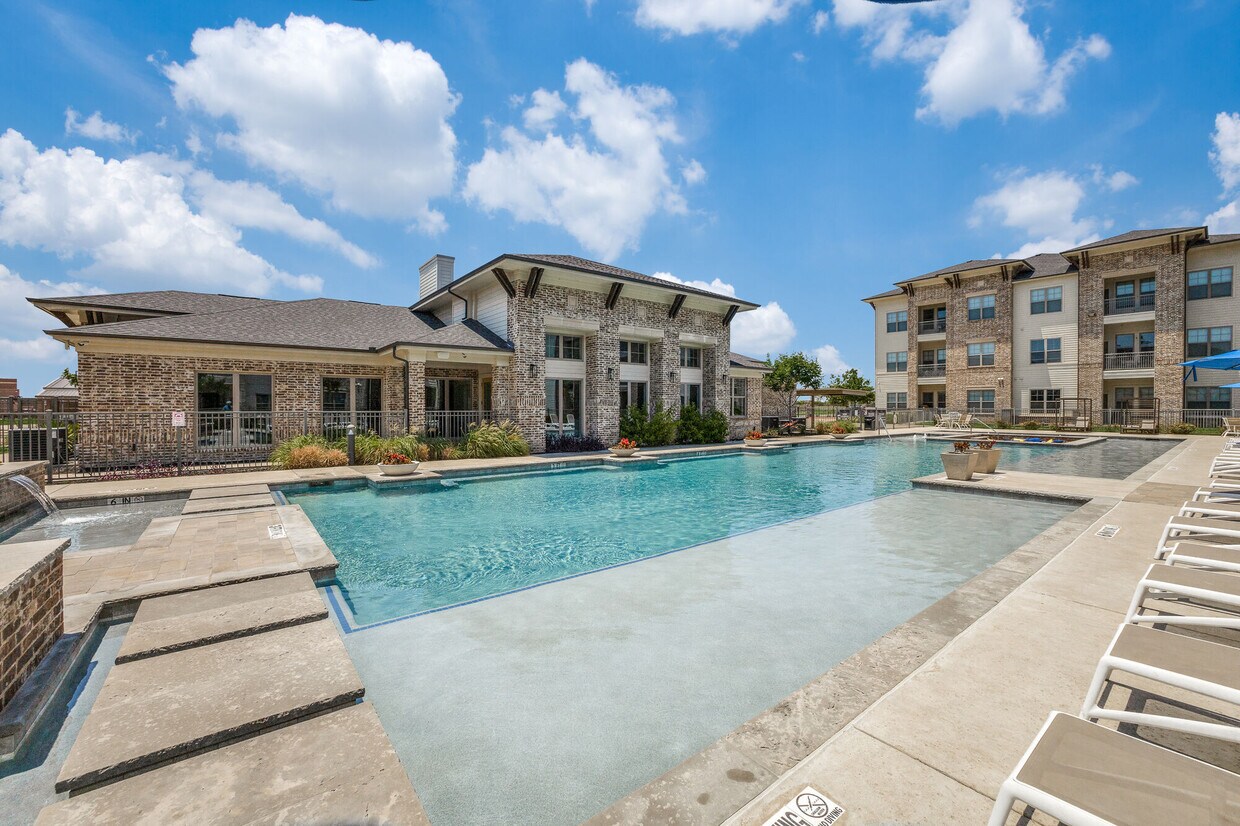 The Mark on Conquest Apartments in Waxahachie, TX