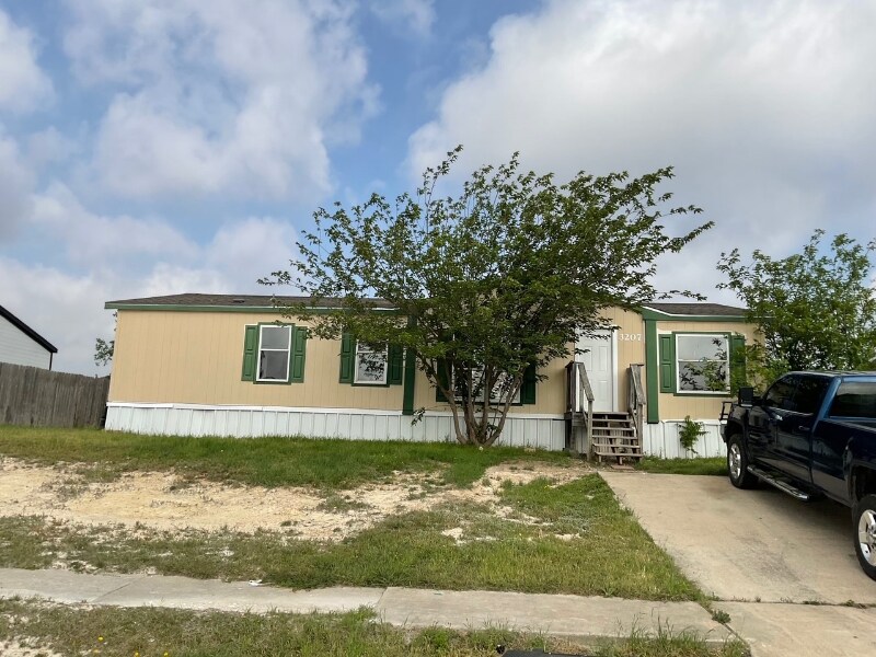 Primary Photo - 3207 Valencia Dr