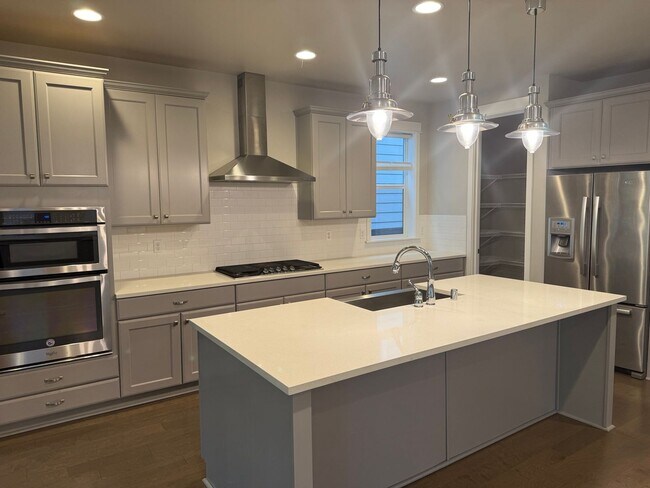 Building Photo - 4 Bedroom 2.5 Bath. Cul-de-Sac Home. Beaut...