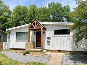 Building Photo - 1540 Wilhurst St