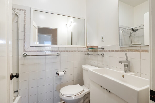 Building Photo - 833 Bridgeway