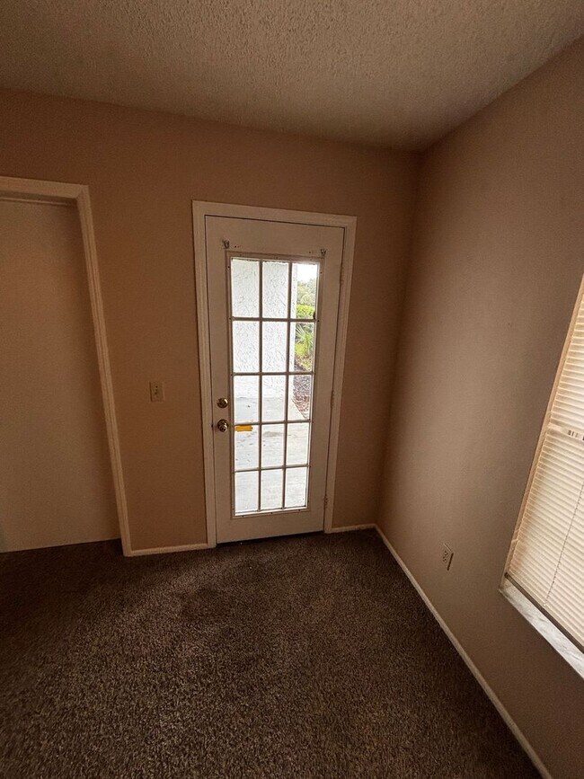 Foto del edificio - Downstairs 2/2 Country Club Village Condo Unit