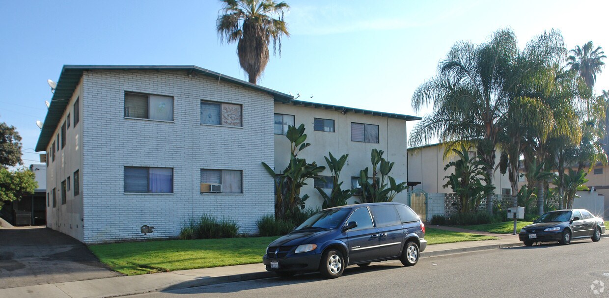 Building Photo - 425 Anderwood Ct