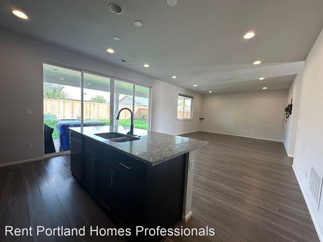 Building Photo - 3 br, 2.5 bath House - 2240 S Heather Street