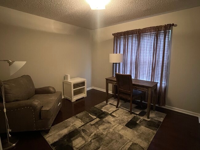 Building Photo - 225 Ashland Manor Dr
