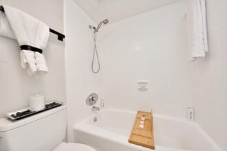 Building Photo - 18209 Vinland Dr