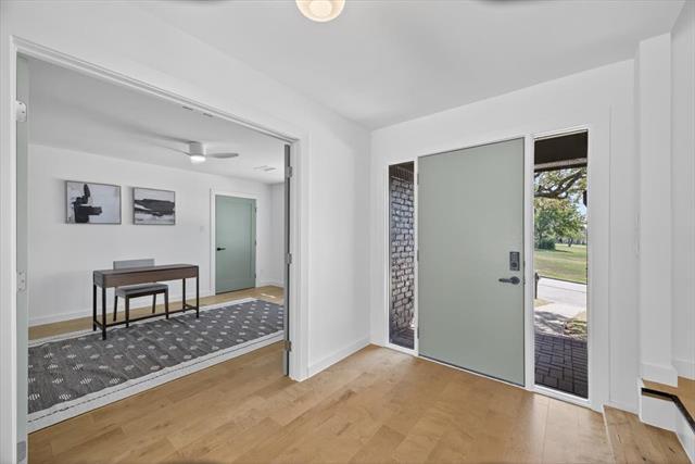 Building Photo - 250 Oak Hill Dr