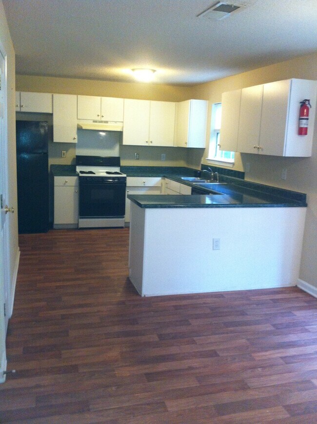 Foto del edificio - Newly Renovated Stunning House for Rent 4 ...
