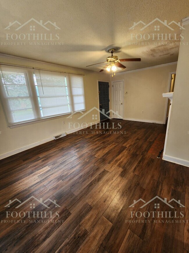 Foto del edificio - Spacious 3-Bedroom Near Anderson Universit...