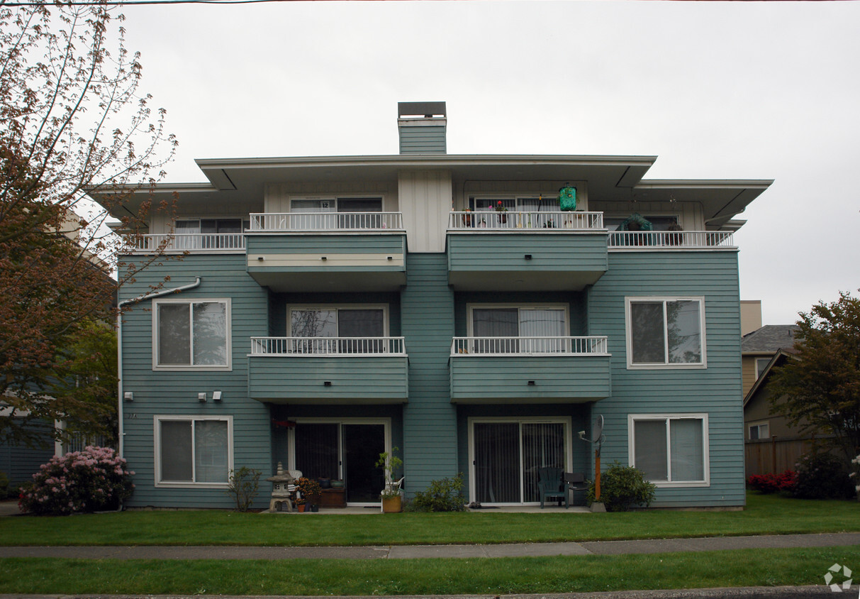 Primary Photo - Oaklake Apartments