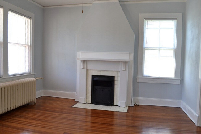 Living room - 308 Montague St