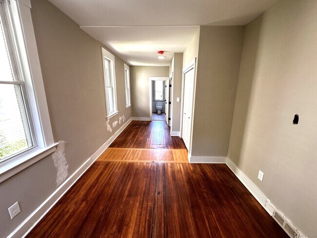 Foto del edificio - 5 Westwood Rd