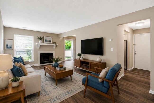 Building Photo - Lakeside Crossing at Eagle Creek Apartments and Townhomes
