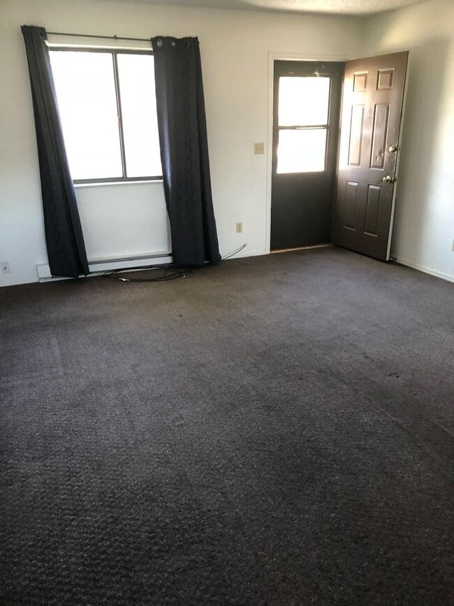 Building Photo - 44 Royal Crest Dr