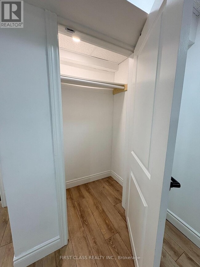 Building Photo - 90 Archdekin Dr