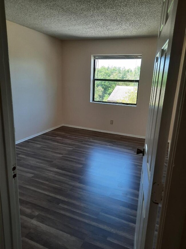 Building Photo - 533 E Curlew Pl