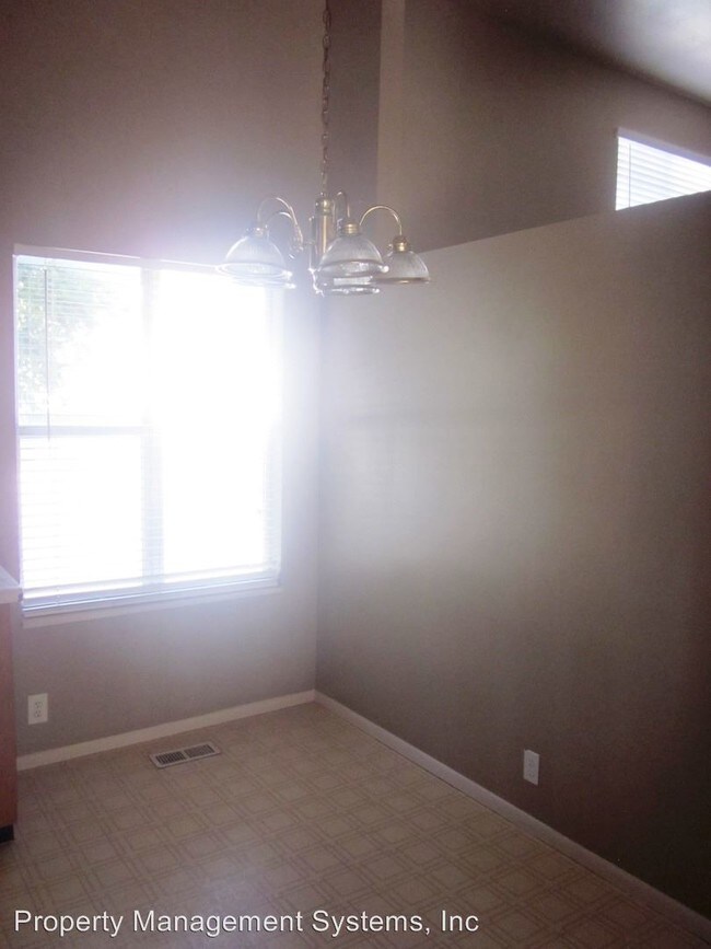 Building Photo - 3 br, 2 bath House - 4104 S. Eastern Park Ln.
