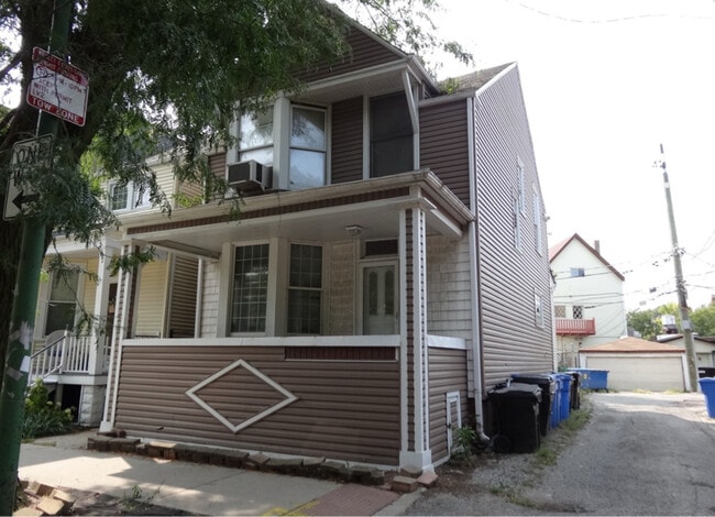 Building Photo - 3542 N Hermitage Ave