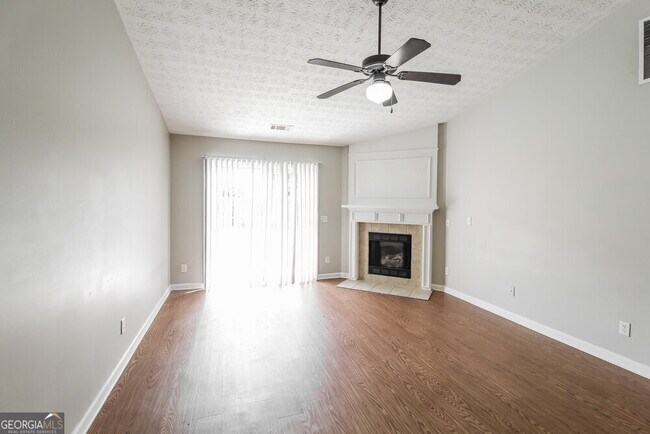 Foto del edificio - 3110 Cooper Woods Dr