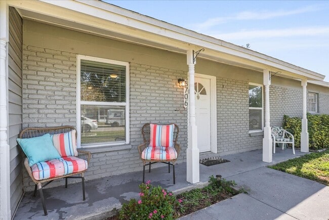 Foto del edificio - Beautiful and Upgraded 3/3 in South Tampa! Available Now!