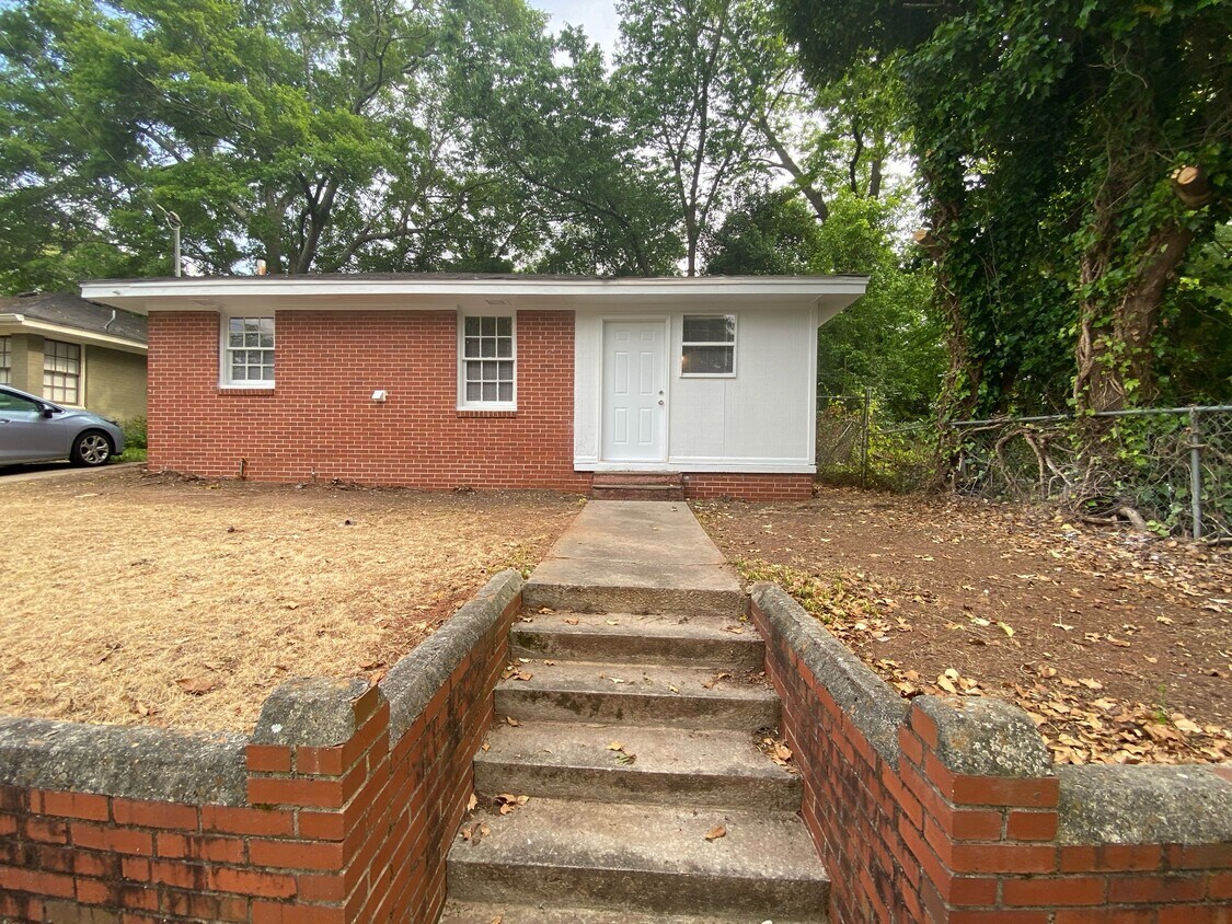 Primary Photo - 814 W Broad St