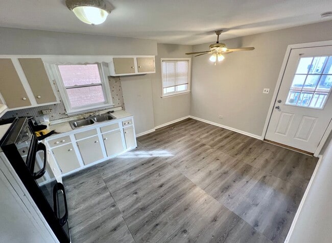 Building Photo - 7544 Brown Ave