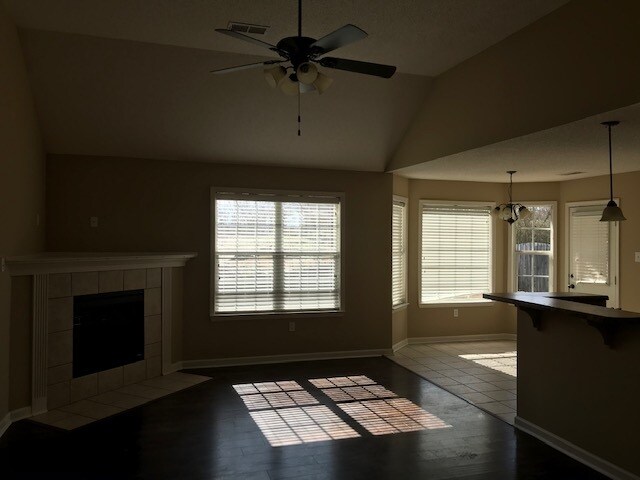 Foto del edificio - 100 Clay Hills Dr