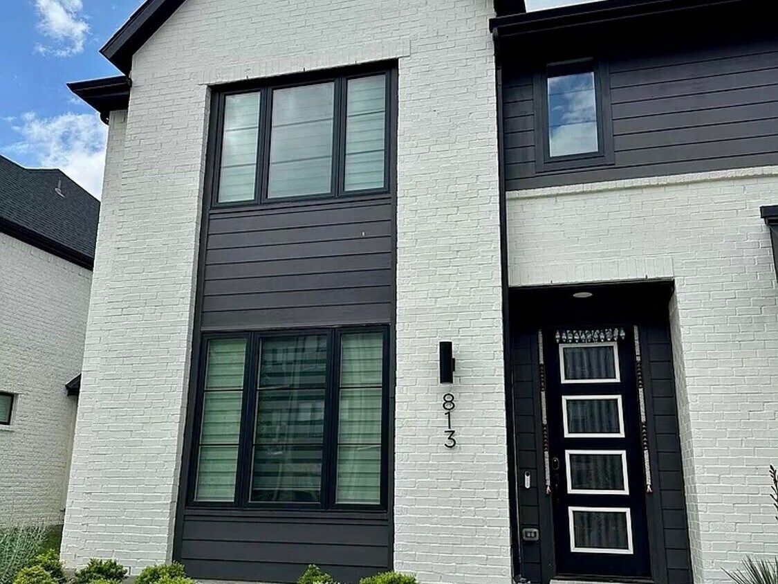 Foto principal - 3 Bedroom Townhome in Arlington