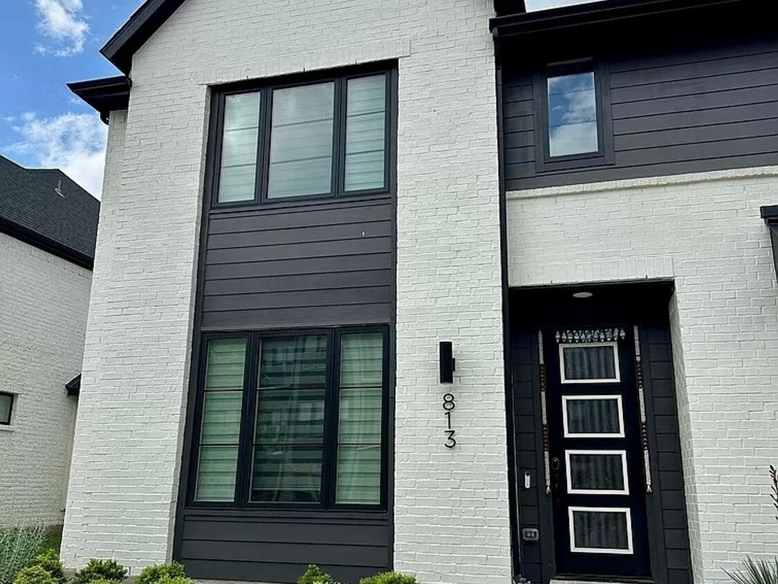 Primary Photo - 3 Bedroom Townhome in Arlington