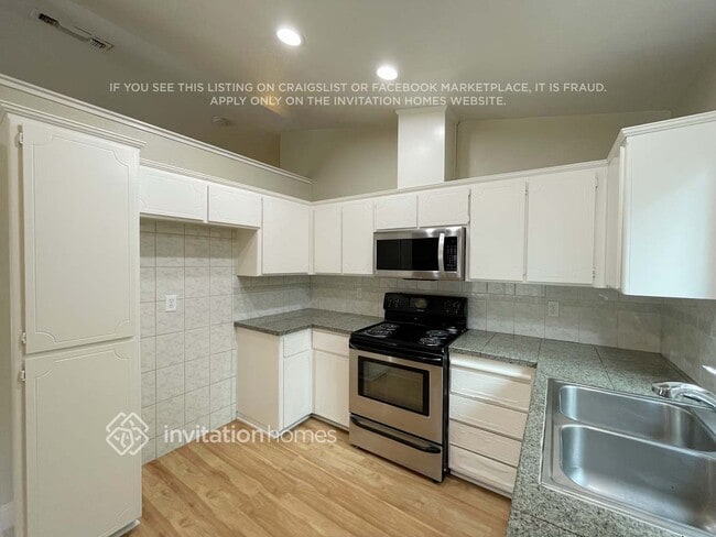 Foto del edificio - 160 Hawthorne Dr