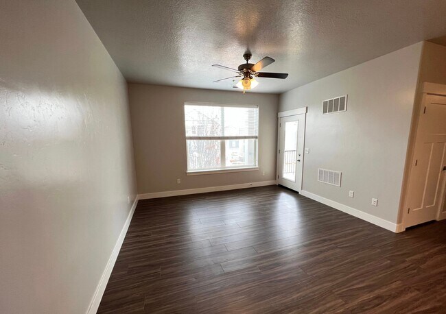 Foto del edificio - 14659 Bloom Dr