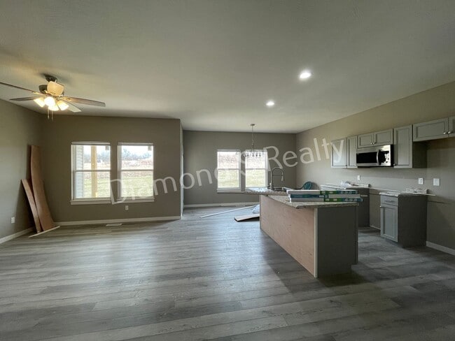 Foto del edificio - 4 Bedroom Home Available Early February - Great Neighborhood & Ozark Schools!