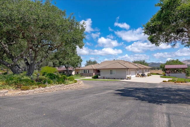 Building Photo - Private Gated Mini-Ranch • 7+ Acres • Luxury Country Living • Indoor Pool • Horses Welcome