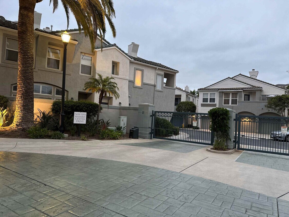 Hazard Center Price Reduction!! Alquileres en San Diego, CA