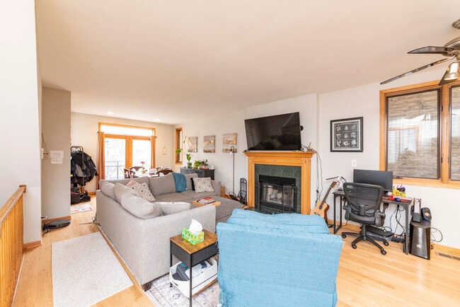 Foto del edificio - 1401 N Artesian Ave